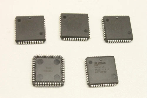 5个格子MACH210-15JC-18JJ芯片B215BPB8