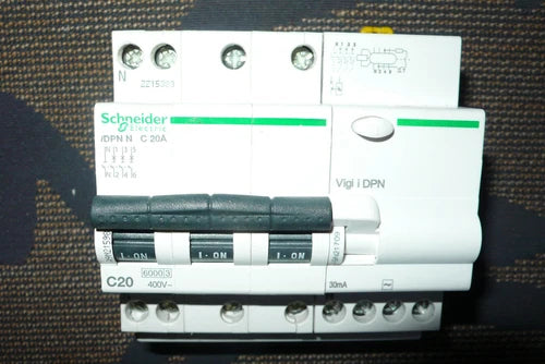 DISJONCTEUR A9N21598 DIFFERENTIEL A9N21709 TETRA 20A 30mA C, SCHNEIDER ELECTRIC