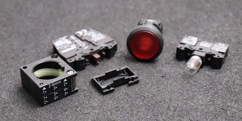 SIEMENS Leucht-Taster 3SB3221-0AA21 Farbe rot unbenutzt in OVP