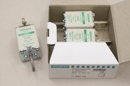 3x Siemens 3ND1 144 690V 250A NH1 NH fuse block 3ND1144 original packaging