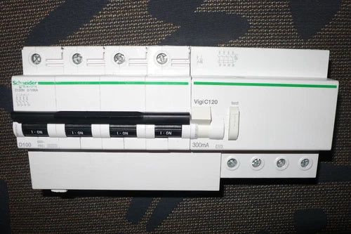 DISJONCTEUR A9N18392 DIFFERENTIEL A9N18543 SCHNEIDER ELECTRIC 100A 300mA D et AC