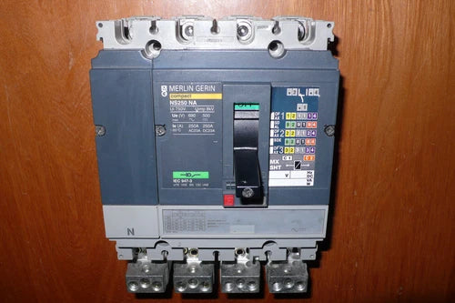 Interrupteur sectionneur Compact 250A Schneider Electric NS250NA T¨¦tra 250AMPERE