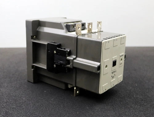 SIEMENS Circuit Breaker 3TB5017-0B Coil Voltage 220VAC 50Hz 264VAC 60Hz