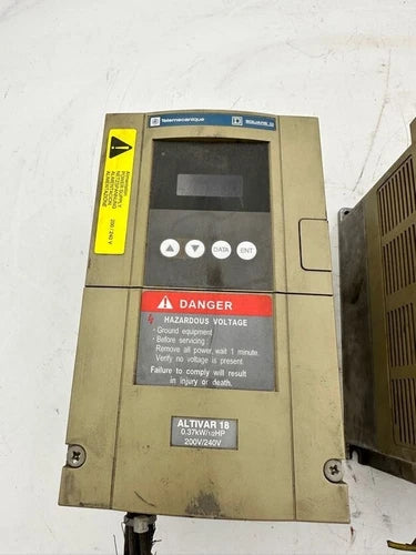 1pc x TELEMECANIQUE VARIATOR ALTIVAR 18 SQUARE D / ATV18U09M2 0.37Kw/0.5HP