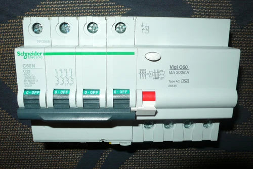 DISJONCTEUR DIFERENTIEL TETRA. 32A 300mA SCHNEIDER ELECTRIC 4POLO 32AMPERE 10KA