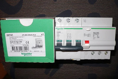 DISJONCTEUR DIFFERENTIEL TRIPHASE 32A 30mA A,SI, SCHNEIDER ELECTRIC MERLIN GERIN