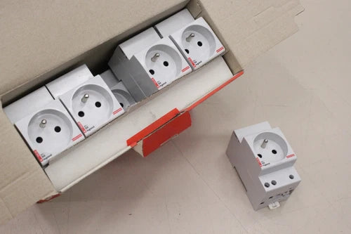 10x 罗格朗 04280 Verteilereinbausteckdose OVP