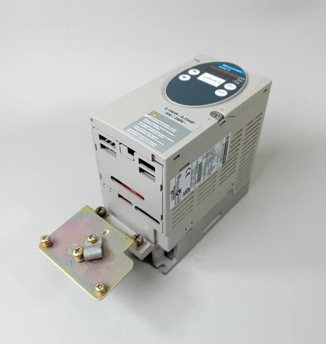 Telemecanique Altivar 31 ATV31H018M2 mit Halterung