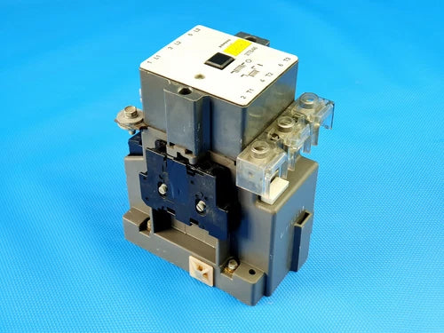 Siemens 3TB46 17-0B Contactor Contactor 24V Damaged!!!