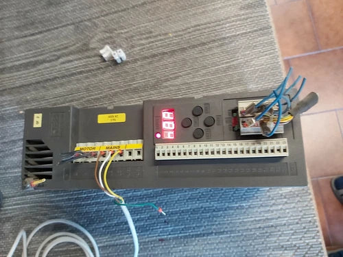 09.F0.R01-0000 M121/M401/0700/1700 PLC KEB COMBIVERT 400V 1,5KW INVERTER