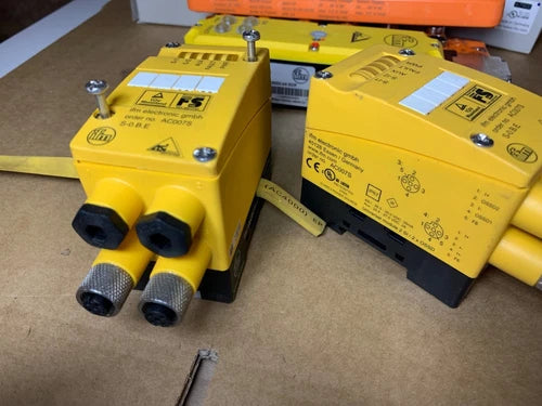 1 x Ifm Electronic AC007S Module Universal 2 Si/2 X OSSD