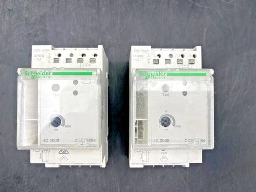 2 个施耐德电气 CCT15284 IC2000 230-240V 灵敏开关