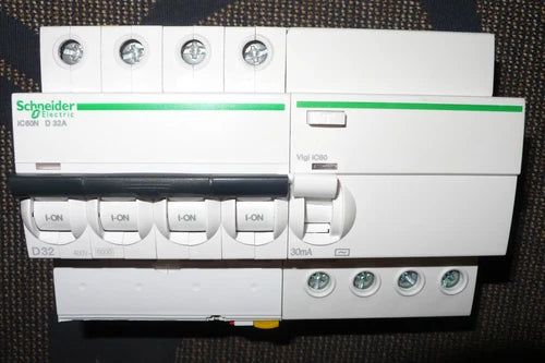 DISJONCTEUR A9F75432 DIFFERENTIEL A9V41440 SCHNEIDER ELECTRIC 32A 30mA COURBE D