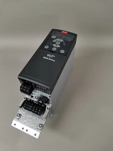 Danfoss VLT Midi Drive FC-280P2K2T4E20H1BXCXXXSXXXXA0 NEU mit Stecker