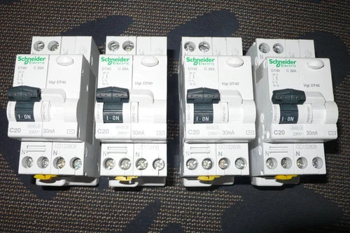 DISJONCTEUR A9N21026 DIFFERENTIEL A9N21450 SCHNEIDER ELECTRIC 20A 30mA AC 2POLES