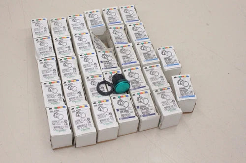 32x TELEMECANIQUE ZB5 AV033 ?22mm Drucktaster OVP