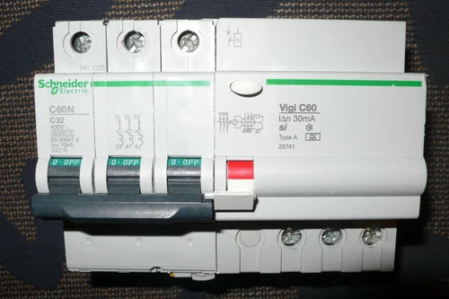DISJONCTEUR DIFERENTIEL TRIFÁSICO 32A 30mA TIPO A,SI SCHNEIDER ELECTRIC 32AMPERE