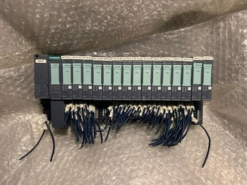 SIEMENS 6ES7193-6AR00-0AA0 + 6ES7155-6AU00-0BN0 + 15x 6ES7131-6BF00-0BA0