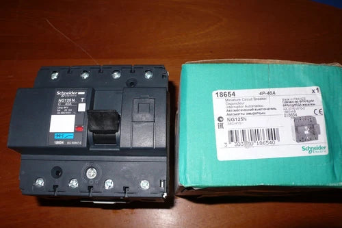 18654 Schneider Electric NG125N, DISJONCTEUR TETRA. 40A, 4POLES 40AMPERES PC25KA