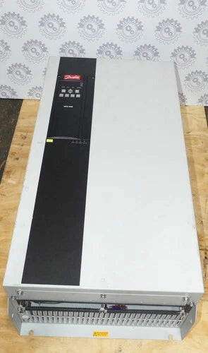 DANFOSS VLT HVAC Drive MCD300 T/C: MCD3220-T5-C20-CV4