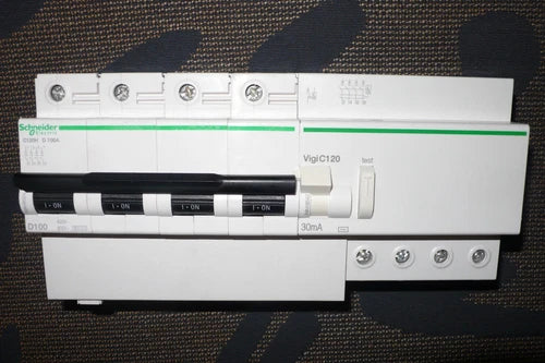 DISJONCTEUR A9N18524 DIFFERENTIEL A9N18542 SCHNEIDER ELECTRIC 100A 30mA, D et AC