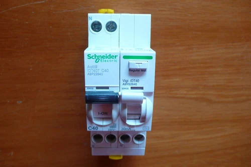 DISJONCTEUR A9P22640 DIFERENTIEL A9Y62640 SCHNEIDER ELECTRIC 40A 30mA 40AMPERE