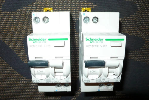 DISJONCTEUR DIFERENTIEL A9D33625 SCHNEIDER ELECTRIC 25A 30mA A, SI, 25AMPERES