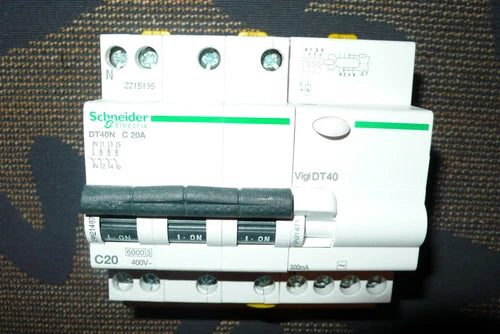DISJONCTEUR A9N21407 DIFFERENTIEL A9N21471 TETRA 20A 300mA C, SCHNEIDER ELECTRIC