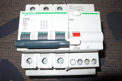 DISJONCTEUR DIFERENTIEL TRIPHASE B16A 300mA SCHNEIDER ELECTRIC MERLIN GERIN 6KA