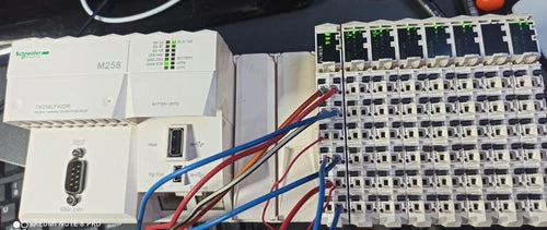 SCHNEIDER M258 TM258LF42DR，环境优美！！ Factura、发票、保证！！