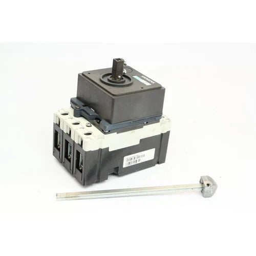 Siemens 3VL1706-1DD33-0AA0 Circuit Breaker + Handle (B1021)