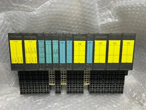 SIEMENS 6ES7 138-4CA01-0AA0 + 132-4BD02-0AA0 + 132-4BF00-0AB0 +138-4FA04-0AB0 +