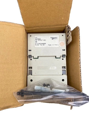 1pc x SCHNEIDER ELECTRIC TSX FPACC3 FIP OUTLET BOX