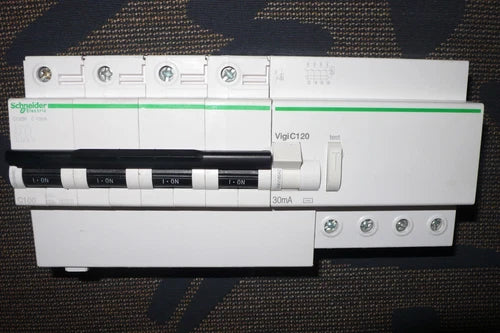 DISJONCTEUR A9N18480 DIFFERENTIEL A9N18542 SCHNEIDER ELECTRIC 100A 30mA. C et AC