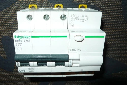 DISJONCTEUR A9N21396 DIFFERENTIEL A9N21460 TETRA 16A 30mA COURBE D SCHNEIDER EL。