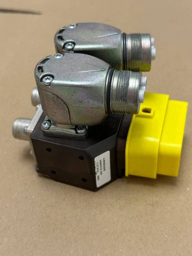 Schneider Electric ILM62DCA000 Lexium 62 ILM Daisy chain connection box assembly