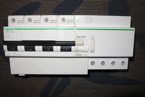 DISJONCTEUR A9N18481 DIFFERENTIEL A9N18543 SCHNEIDER ELECTRIC 125A 300mA C et AC