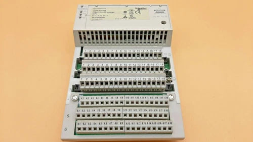 Schneider Electric 170ADO35000 I/O BASE .32 PT OUT 24VDC + 170INT11003