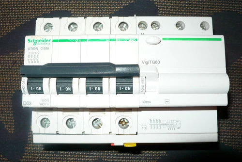 DISJONCTEUR DIFERENTIEL 4P. TETRAPOLAIRE 63A 300mA COURBE C, SCHNEIDER ELECTRIC