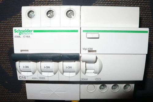 DISJONCTEUR TRIPHASE A9F94316 DIFFERENTIEL A9Q11325 SCHNEIDER ELECTRIC 16A 30mA