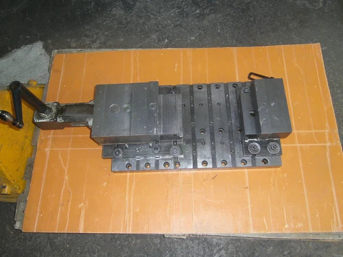 Hydraulic Machine Vice Adjustable Span 330mm. Jaw Width 200