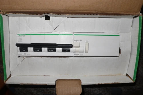 DISJONCTEUR A9N18436 DIFFERENTIEL A9N18543 SCHNEIDER 100A 300mA COURBE B, 4POLE