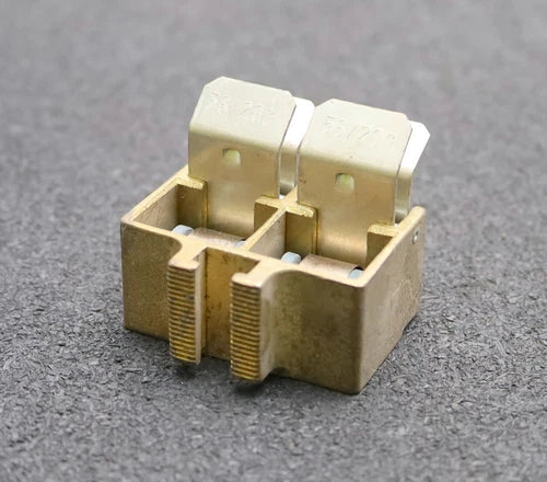 SIEMENS Taschenb¨¹rstenhalter zweifach G1256 56/200 f¨¹r Kohlen 16x20x32mm