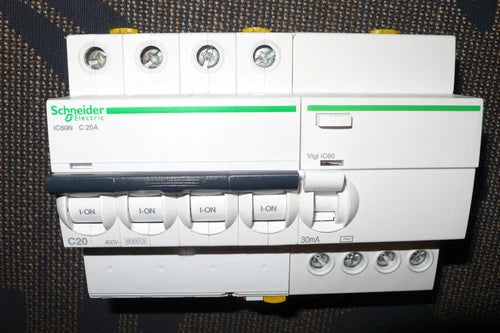 DISJONCTEUR A9F77420 DIFFERENTIEL A9V41425 TETRA 20A 30mA SCHNEIDER ELECTRIC 4P.