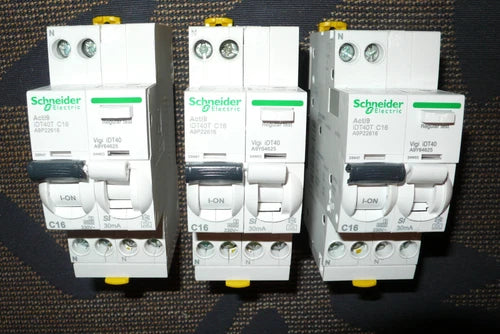 DISJONCTEUR A9P22616 DIFERENTIEL A9Y64625 SCHNEIDER ELEC. 16A 30mA SI, 16AMPERE