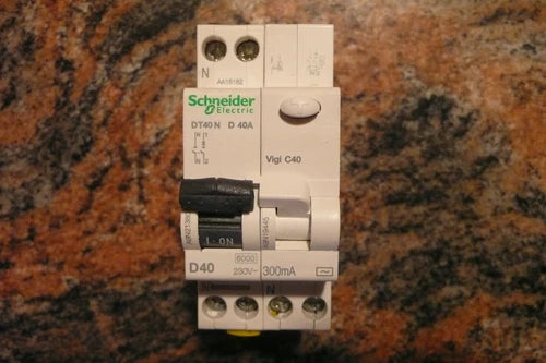 DISJONCTEUR A9N21380 差分 A9N19445 施耐德电气 40A 300mA 40A