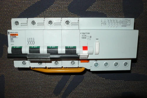 DISJONCTEUR DIFFERENTIEL 4POLE 80A 1A SELECTIF SCHNEIDER ELECTRIC TETRA 80AMPERE