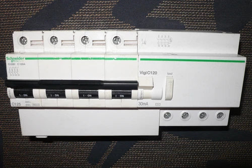 DISJONCTEUR A9N18481 DIFFERENTIEL A9N18542 SCHNEIDER ELECTRIC 125A 30mA AC 4POLE