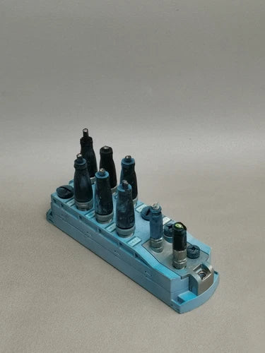 Siemens 6ES7 141-5AH00-0BA0 mit Farbe verschmutzt