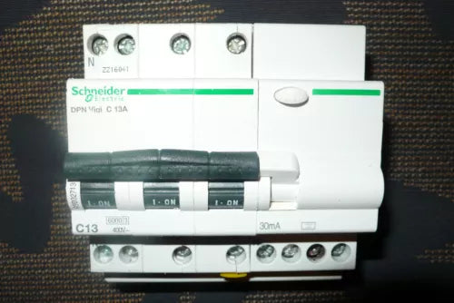 DISJONCTEUR DIFERENTIEL 4P. TETRA 13A 30mA A9D32713 SCHNEIDER ELECTRIC 13AMPERE